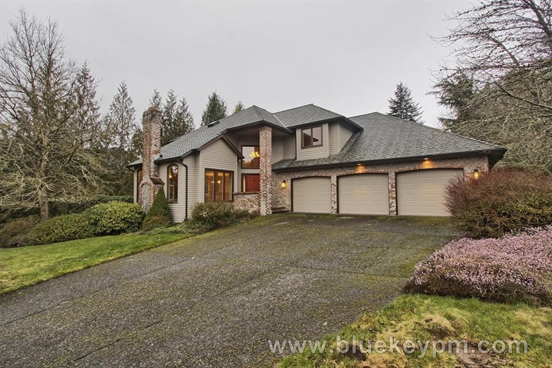 4 bed 2.5 bath with 3 car garage in PORTLAND, OR 97229