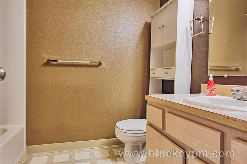 2 Bed, 1.5 Baths Condo in Kevanna Park in VANCOUVER, WA 98682