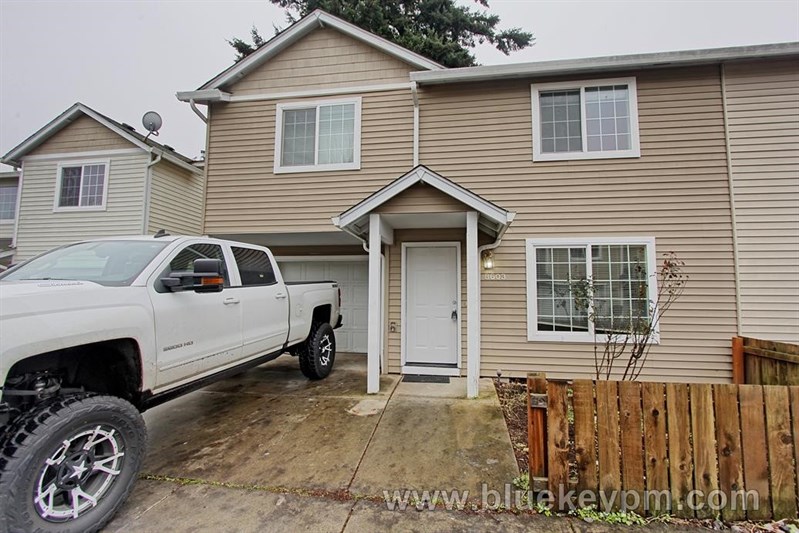 3 bed, 2.5 Bath Townhome Near Vancouver Plaza and Mall in VANCOUVER, WA