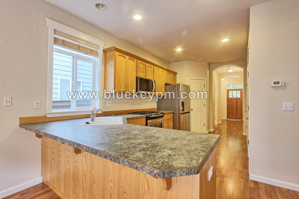 3 Bed, 2.5 Bath Pet Friendly Home in Salmon Creek in VANCOUVER, WA 98685